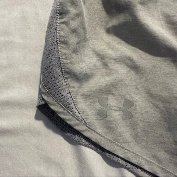 Under Armour Athletic Shorts Women’s Size Small - Picture 3 of 7